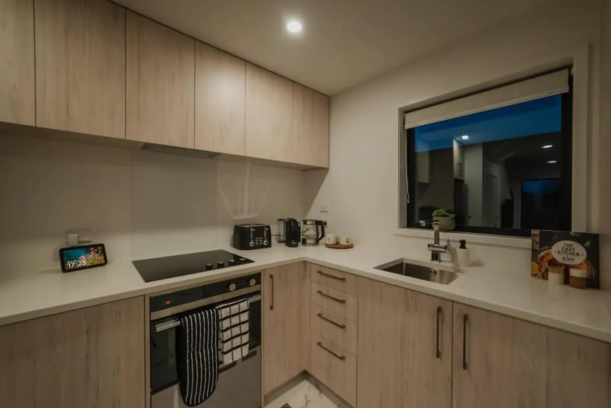 Stones Throw From The Stadium & Hot Tub Christchurch 0*,